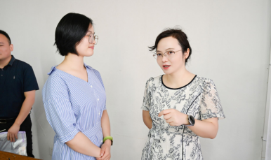 陈瑜校长带队来伟德官网检查新学期第一堂课